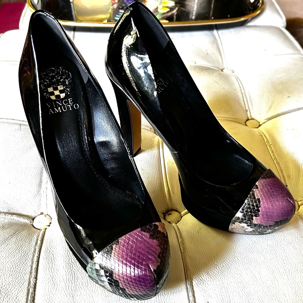 Vince camuto heels snake skin detail sz 7.5 black patent leather good condition